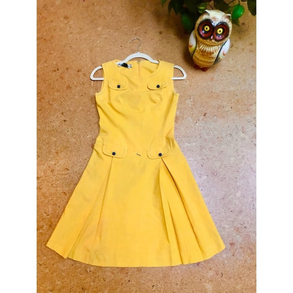Adorable 🥰 Vtg Yellow dress w pleats - Picture 4 of 10